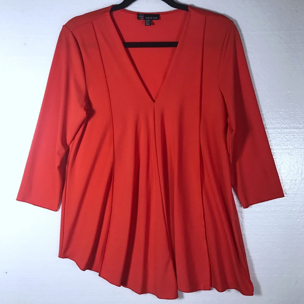Carre Noir S / P V-Neck Asymmetrical Gathered Top